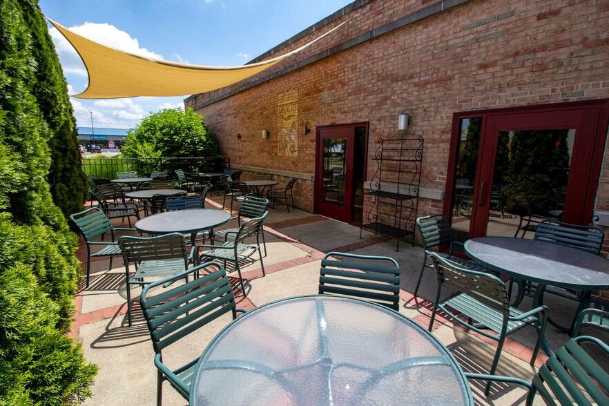 More Photos Of 5402 Portage Rd, Portage Restaurant For Lease