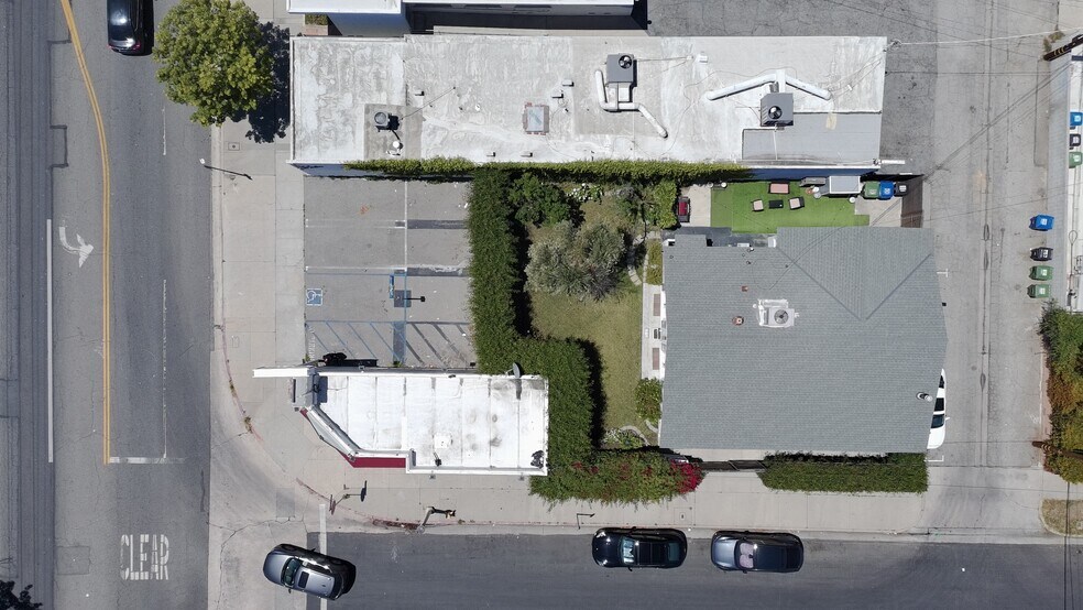 More Photos Of 12035 Magnolia Blvd, Valley Village Convenience Store For Sale