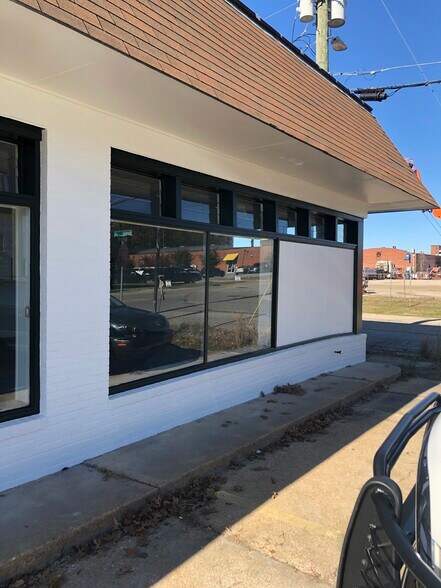 Primary Photo Of 302 Williams St, Fayetteville Flex For Sale