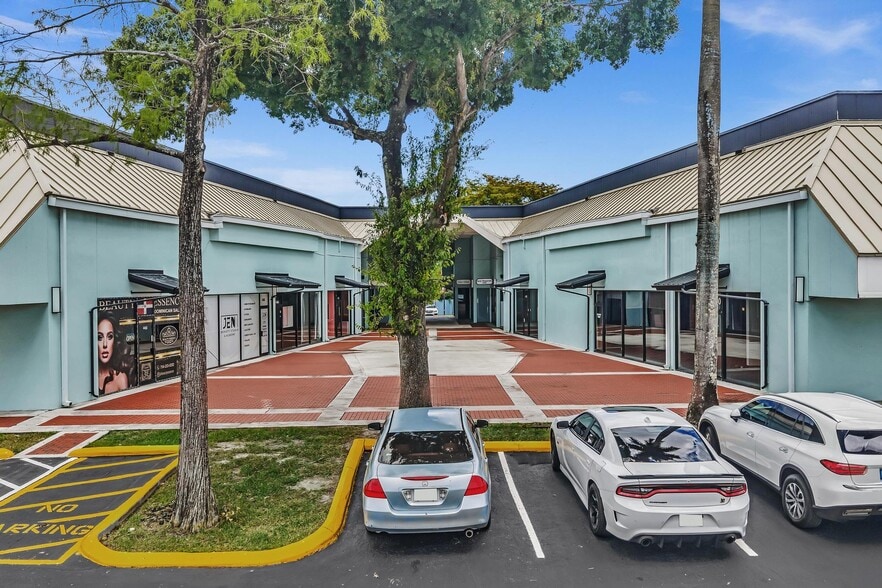 More Photos Of 4412-4678 N University Dr, Lauderhill Unknown For Lease