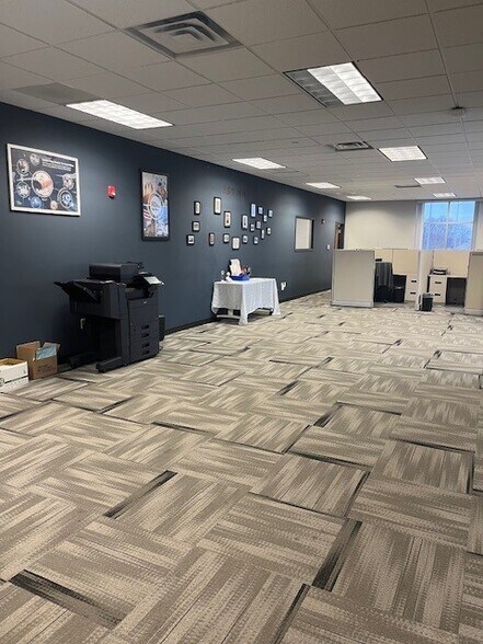 More Photos Of 4600 Interstate Blvd, Loves Park Manufacturing For Lease