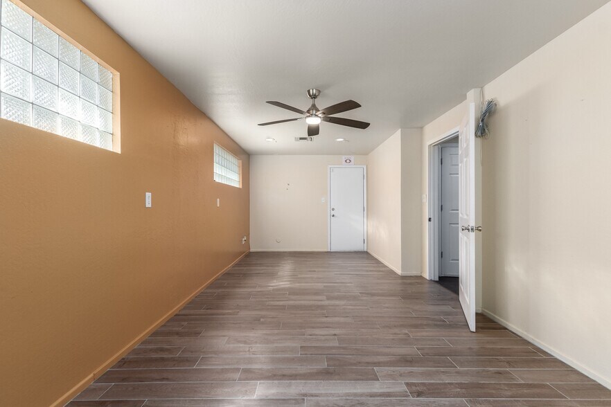 More Photos Of 2101 W Bethany Home Rd, Phoenix Office For Lease