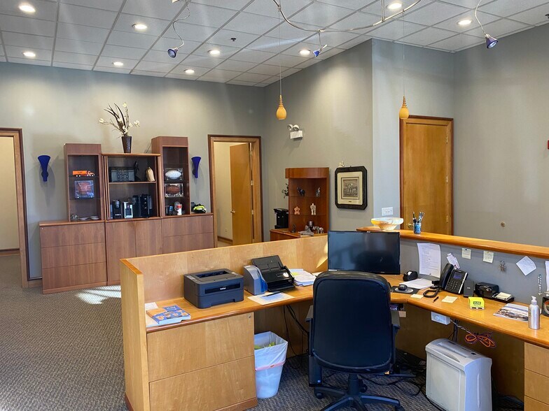 More Photos Of 399 Wall St, Glendale Heights Warehouse For Lease