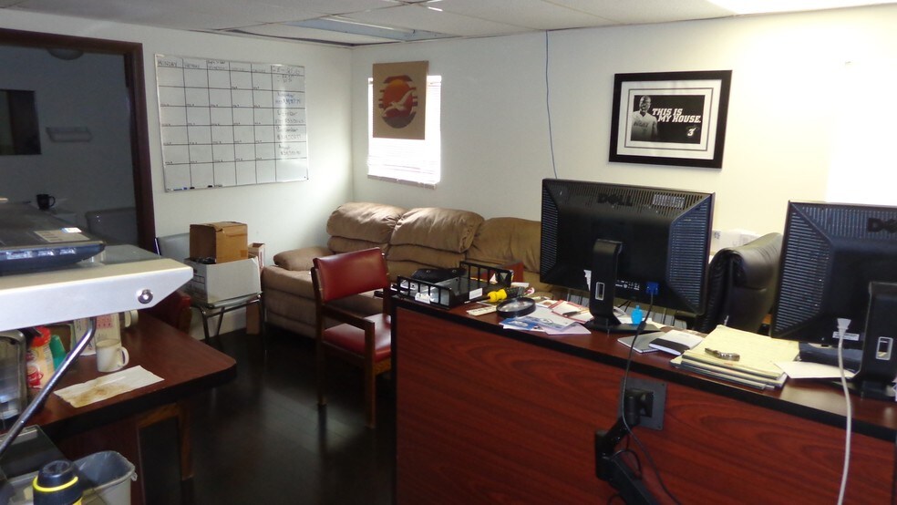 More Photos Of 13977-13981 SW 140th St, Miami Light Distribution For Sale