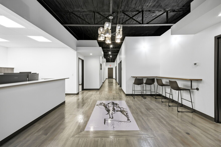 More Photos Of 326 SE Douglas St, Lees Summit Office For Sale