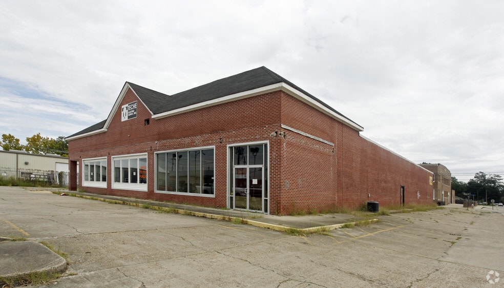 Primary Photo Of 317 S Cate St, Hammond Showroom For Sale