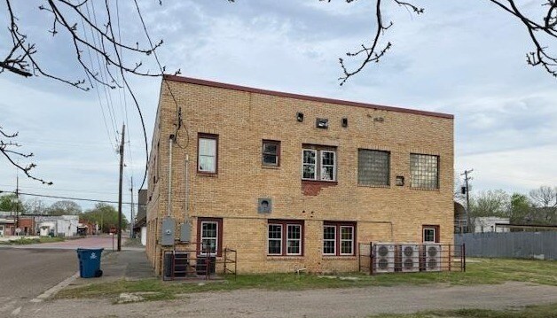 More Photos Of 200 S Dean St, Gladewater Office For Sale