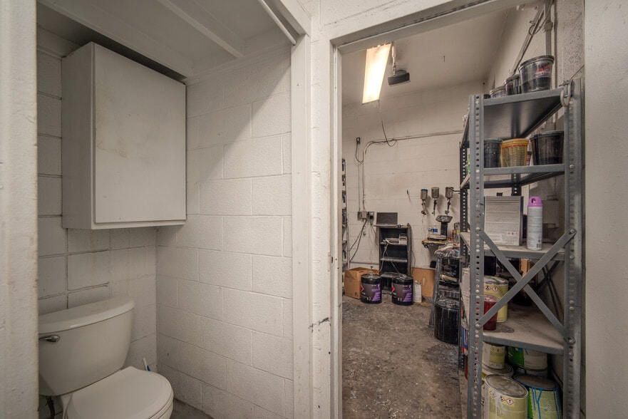 More Photos Of 20785 Orchard Lake Rd, Farmington Hills Warehouse For Sale