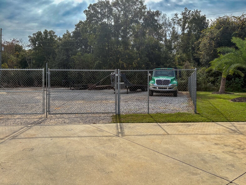 More Photos Of 725 Cardinal Cir, Summerdale Industrial For Lease