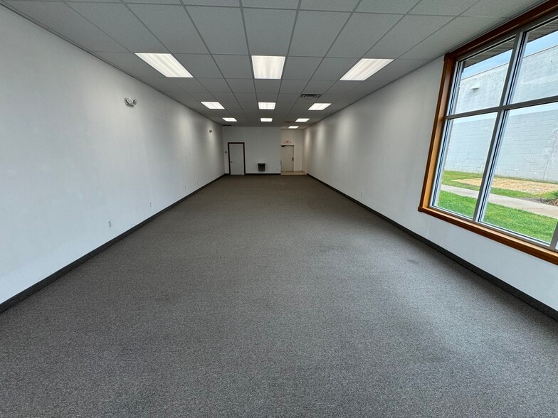 More Photos Of 5351-5365 Alpine Ave NW, Comstock Park Freestanding For Lease