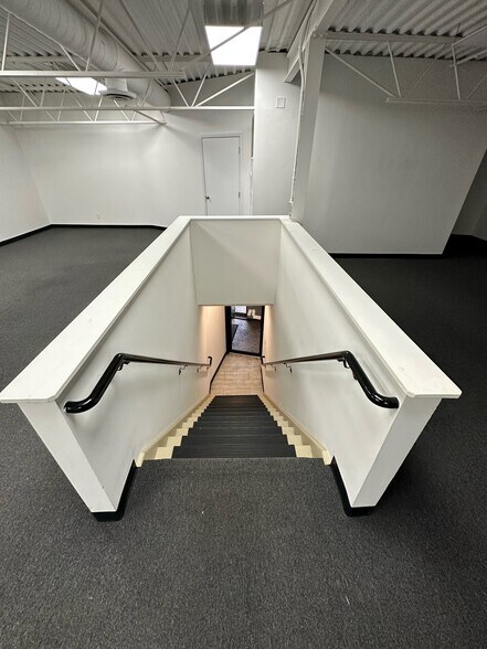 More Photos Of 599-601 Albany Ave, Amityville Warehouse For Lease