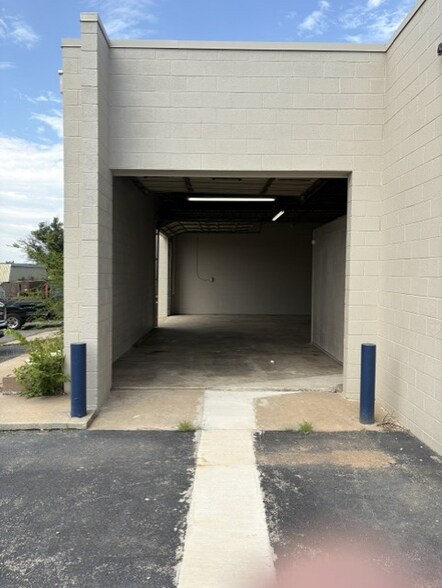 More Photos Of 3920 Classen Blvd, Norman Industrial For Lease
