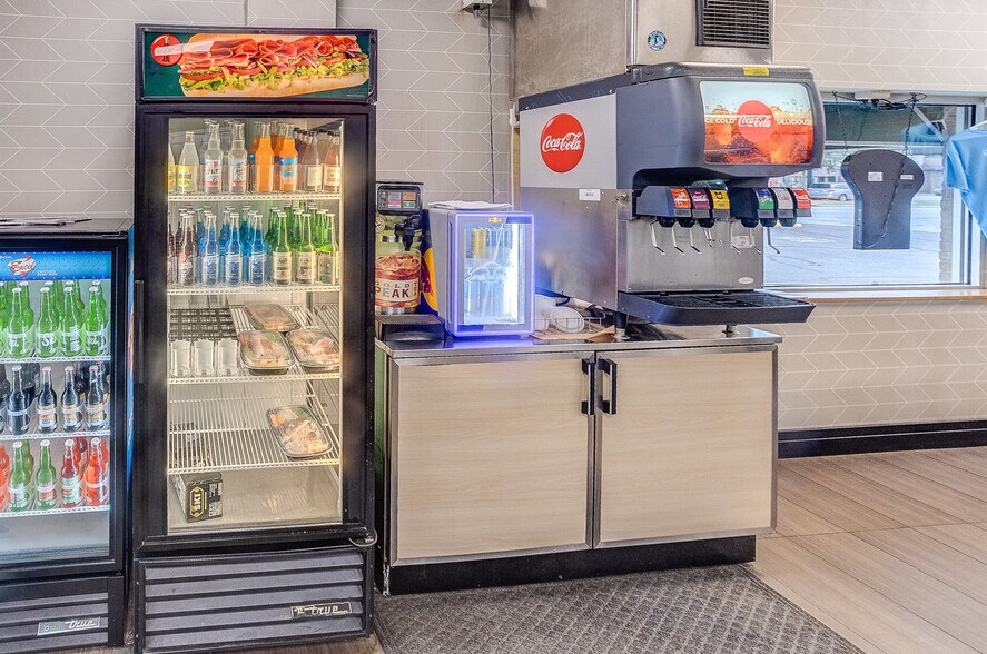 More Photos Of 109 S Park St, Sesser Fast Food For Sale