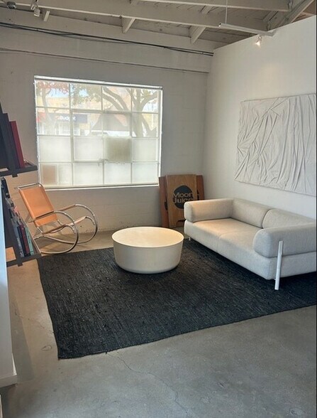 More Photos Of 1032 Broadway, Santa Monica Flex For Lease