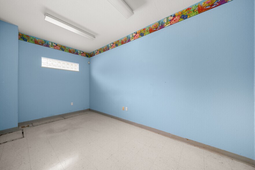 More Photos Of 401 W Interlake Blvd, Lake Placid Office For Sale