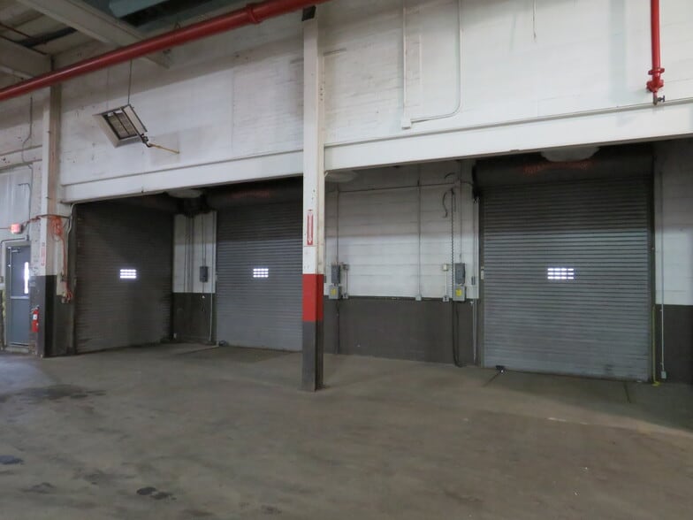 More Photos Of 186 Lincoln Ave, Grove City Warehouse For Lease