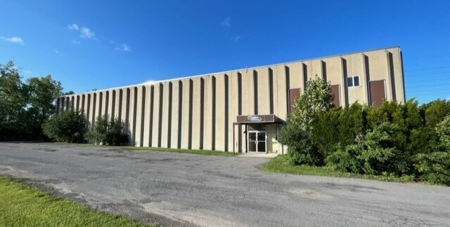 More Photos Of 4600 Crossroads Park Dr, Liverpool Warehouse For Lease