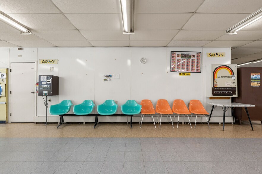More Photos Of 416 State St, Trinidad Flex For Sale