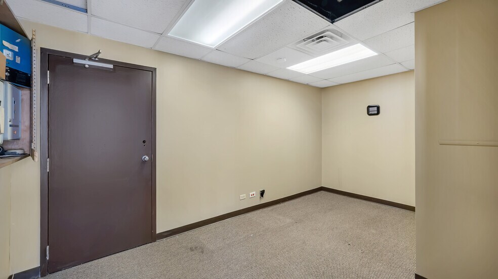More Photos Of 3751 W 79th St, Chicago Freestanding For Lease