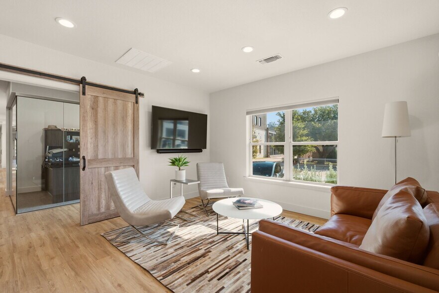 More Photos Of 7274 Elm St, Frisco Office For Sale