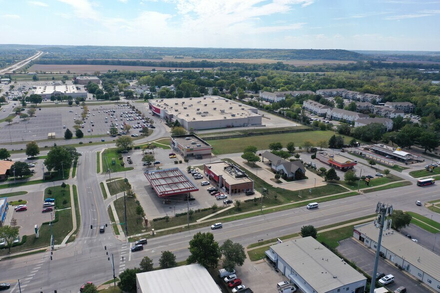 More Photos Of 2221 W 31st St, Lawrence Bank For Lease