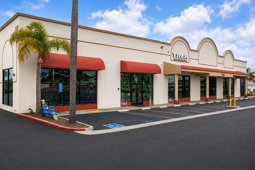 More Photos Of 1617 Capalina Rd, San Marcos Showroom For Lease