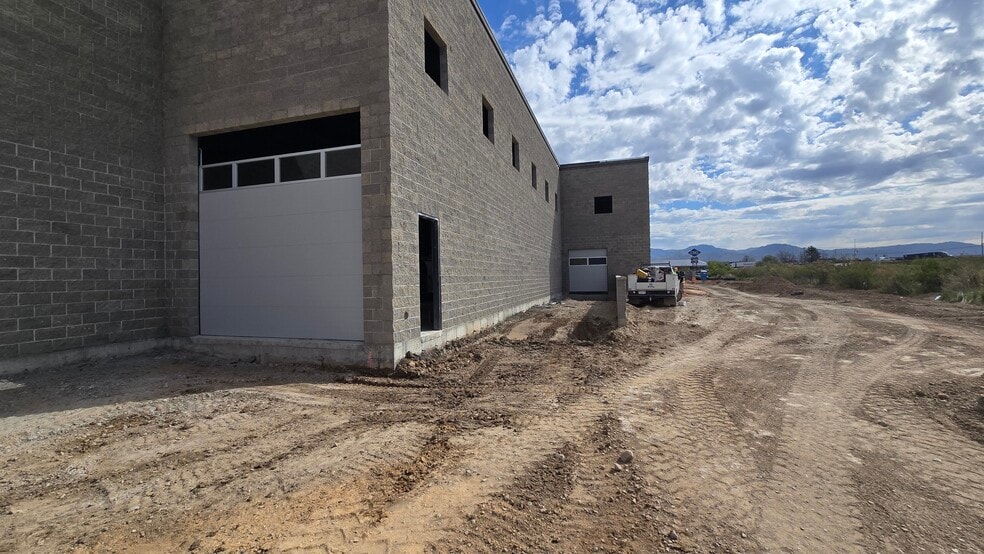 More Photos Of 140 Apollo Rd, Salt Lake City Warehouse For Lease