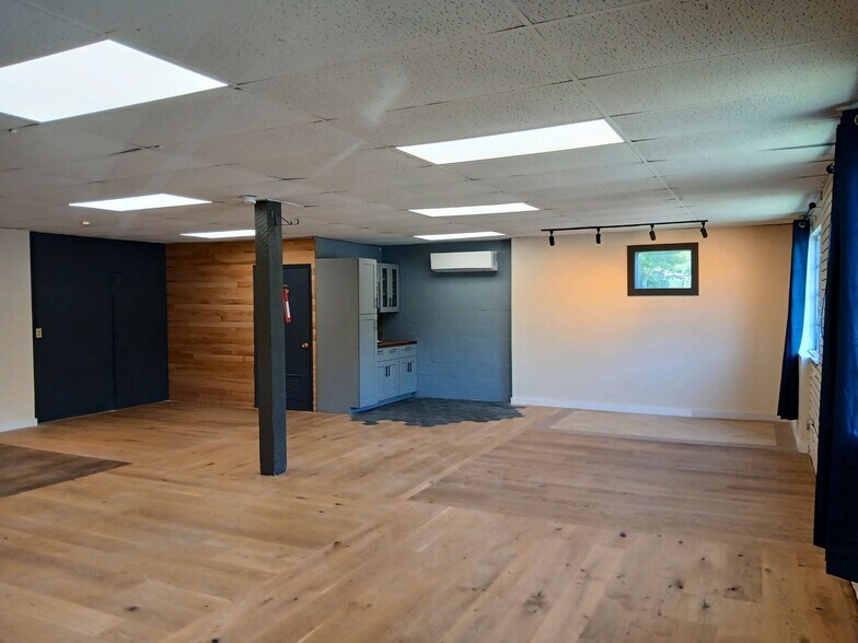 More Photos Of 3154-3156 US 70 Hwy, Black Mountain Office For Lease