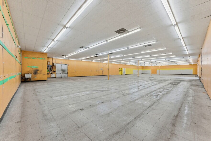 More Photos Of 4801 66th St N, Kenneth City General Retail For Sale