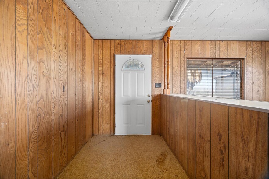 More Photos Of 523-529 Kristin st, Taft Flex For Sale