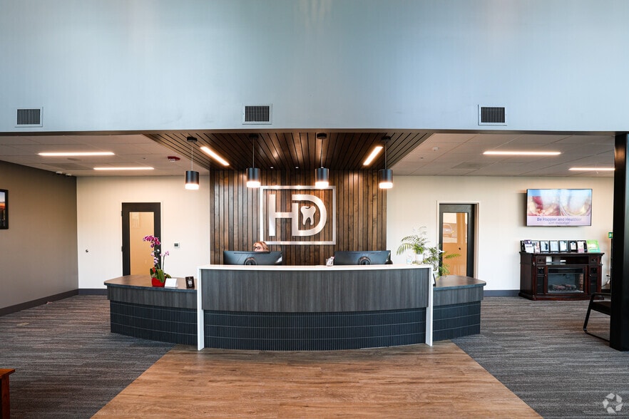 More Photos Of 835 Commercial St S, Salem Medical For Lease