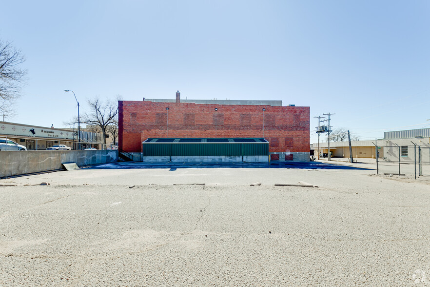 More Photos Of 705-709 N 2nd Ave, Dodge City Loft Creative Space For Lease