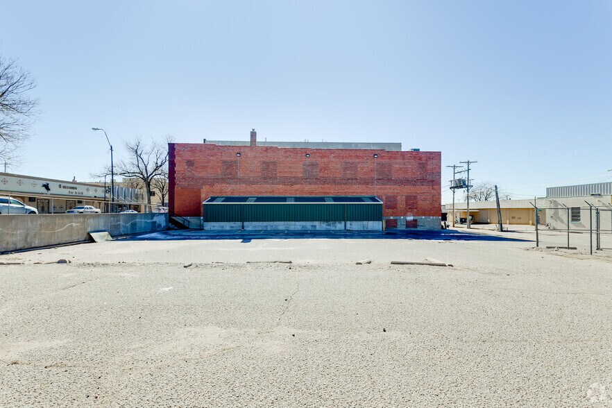 More Photos Of 705 N 2nd Ave, Dodge City Loft Creative Space For Sale