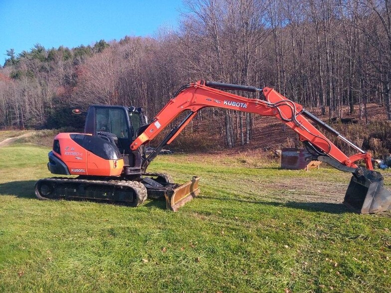 More Photos Of 224 Michael Ln, New Berlin Racetrack For Sale