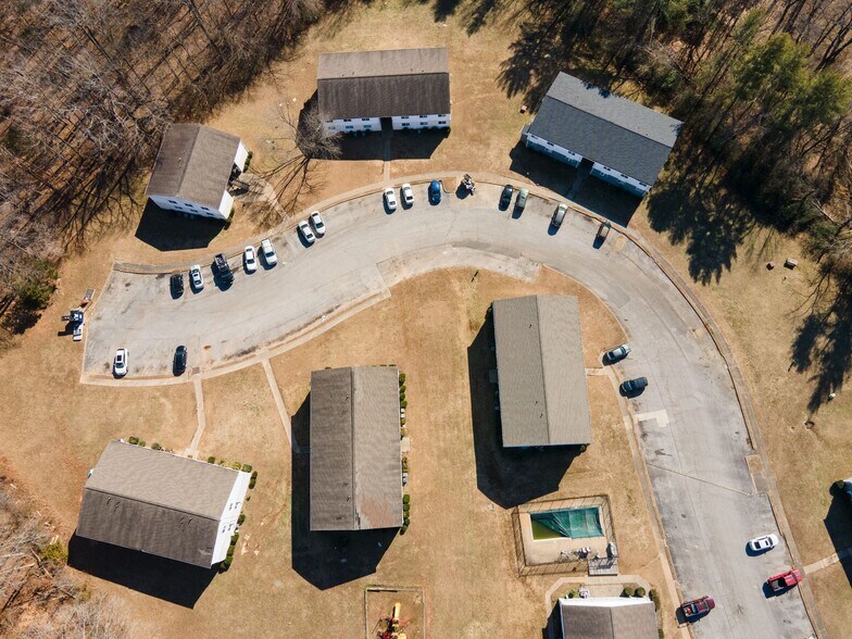 Primary Photo Of 1351 Avondale Dr, Clarksville Apartments For Sale