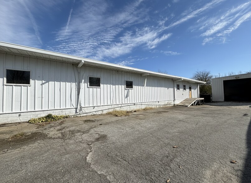 More Photos Of 2514 W Point Ave, College Park Manufacturing For Lease