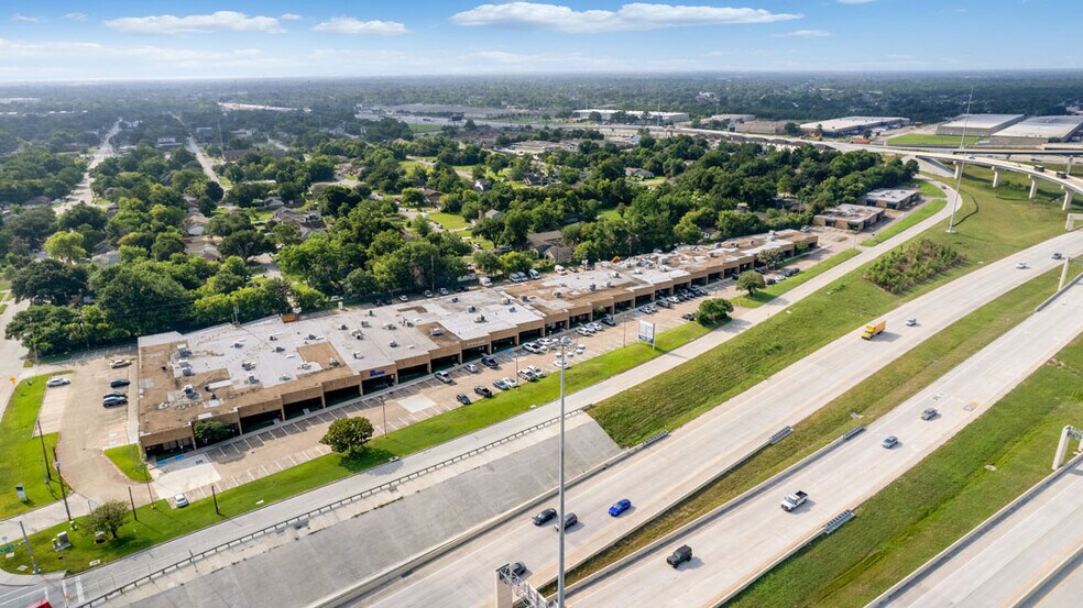 More Photos Of 7505-7563 South Fwy, Houston Unknown For Lease