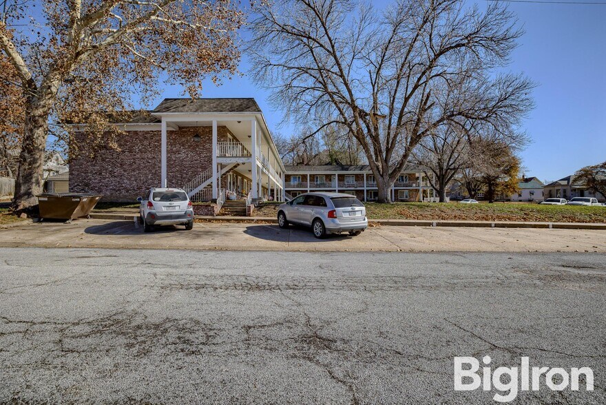 More Photos Of 525 I St, Fairbury Apartments For Sale