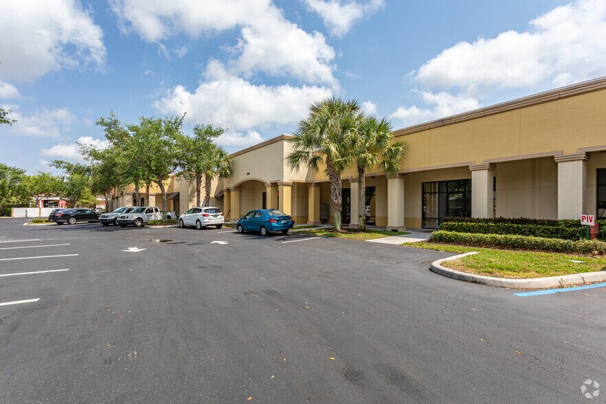 More Photos Of 7740-7750 Preserve Ln, Naples Unknown For Lease
