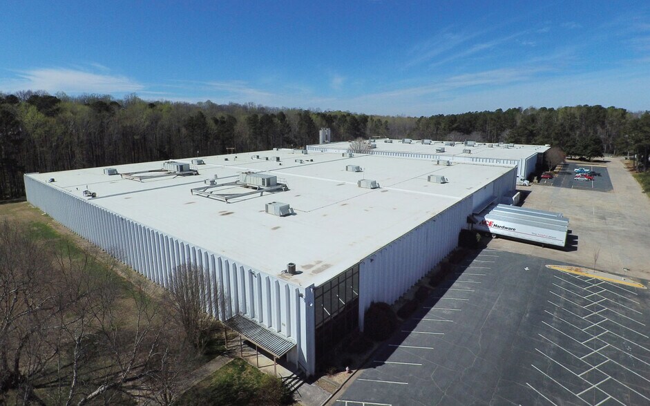 Primary Photo Of 4350-4360 Avery Dr, Flowery Branch Warehouse For Lease