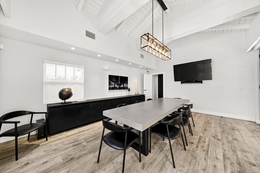 More Photos Of 5801 Biscayne Blvd, Miami Loft Creative Space For Lease