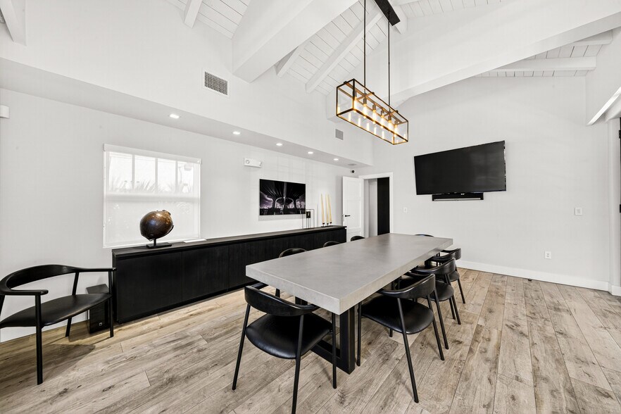 More Photos Of 5801 Biscayne Blvd, Miami Office For Lease