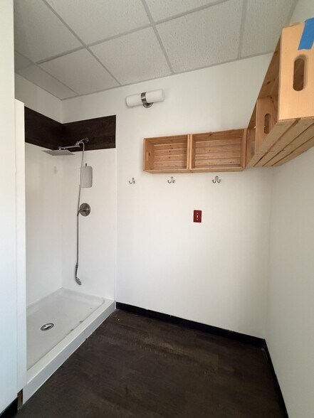 More Photos Of 385-387 Industrial Dr, Mount Juliet Warehouse For Lease