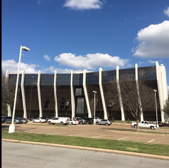 More Photos Of 1800 Teague Dr, Sherman Office For Lease