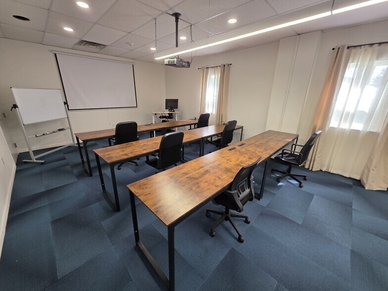 More Photos Of 290 Andrews Rd, Trevose Flex For Lease