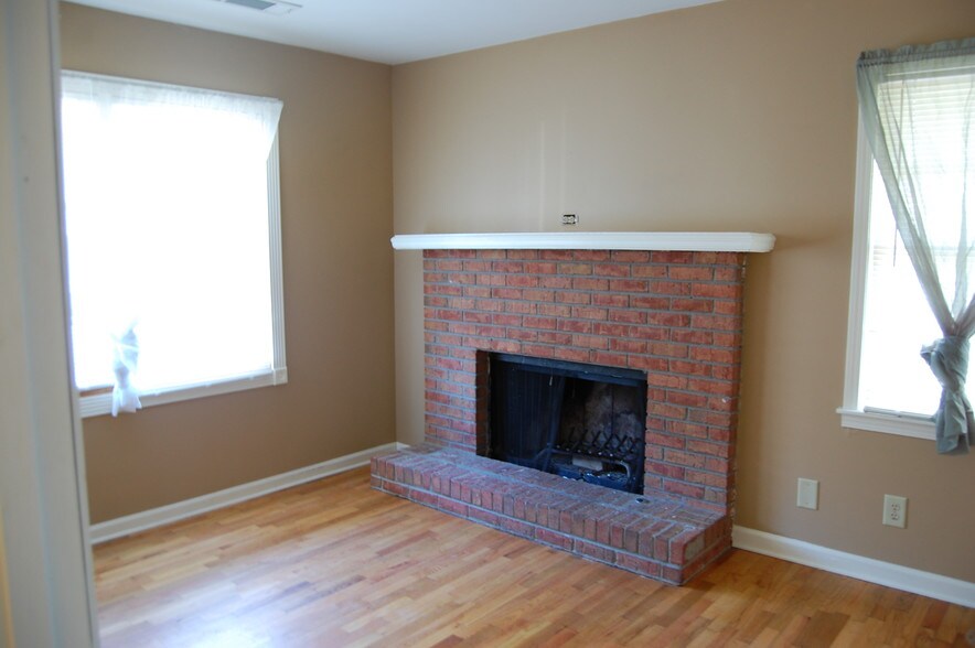 More Photos Of 145 N Main St, Alpharetta Office Residential For Sale