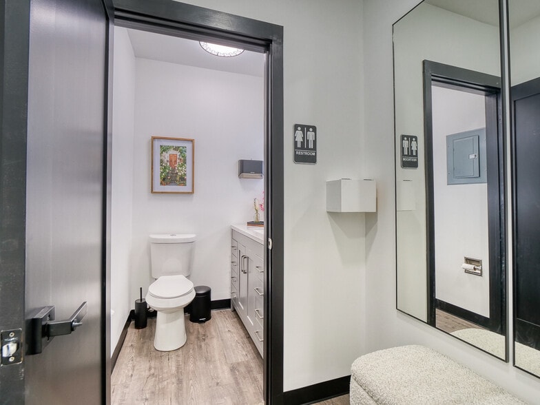 More Photos Of 10850 Pearl Rd, Strongsville Office For Sale