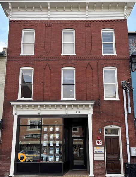 More Photos Of 121 W Washington St, Charles Town Storefront Retail Residential For Lease
