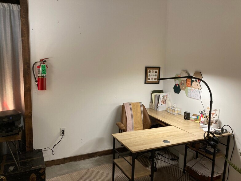 More Photos Of 1925 W Superior St, Duluth Storefront For Sale