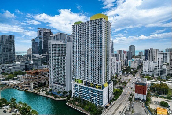 More Photos Of 175 SW 7th St, Miami Medical For Sale